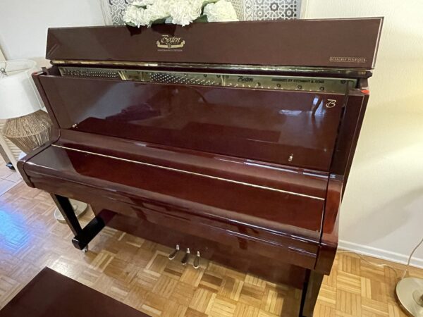 Boston by Steinway & Sons UP-118E PE 2012 - high-polish mahogany.