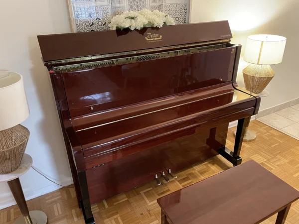 Boston by Steinway & Sons UP-118E PE 2012 - high-polish mahogany.