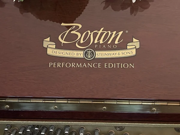 Boston by Steinway & Sons UP-118E PE 2012 - high-polish mahogany.