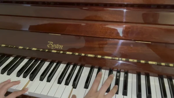 Boston by Steinway & Sons UP-118E PE 2012 - high-polish mahogany.